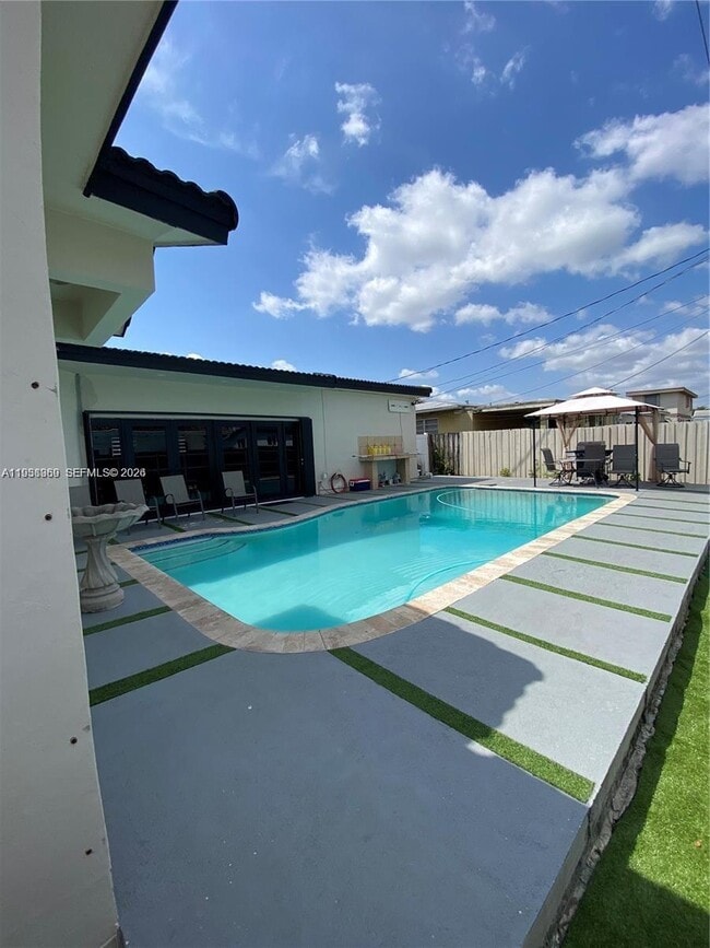 Building Photo - 8531 SW 16th Terrace