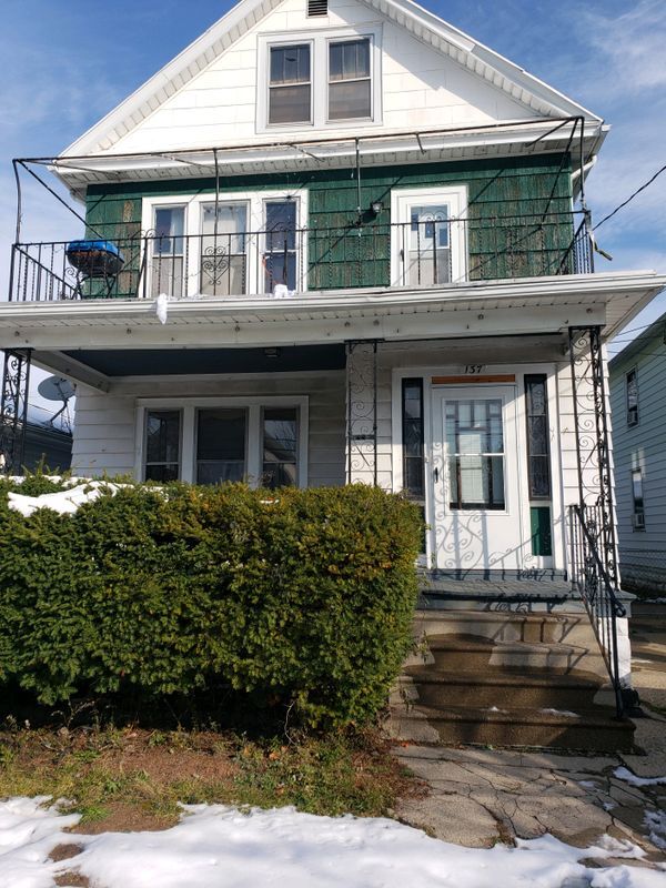 Foto principal - 137 Laird Ave