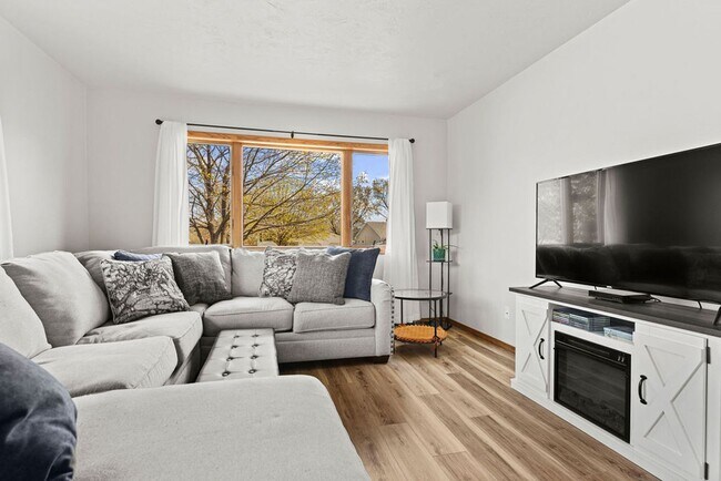 Building Photo - 1771 Alexandra Ct