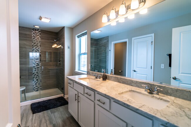 Foto del edificio - 3243 N Heritage Ln