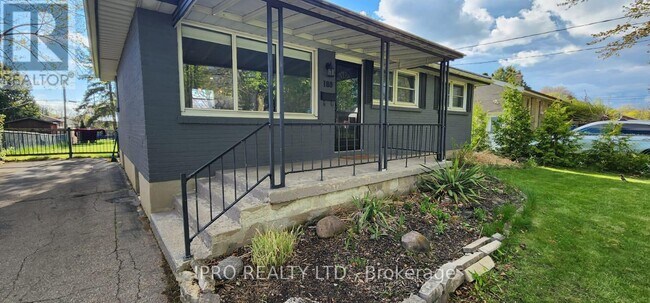 Photo du bâtiment - 189 Goddard Blvd