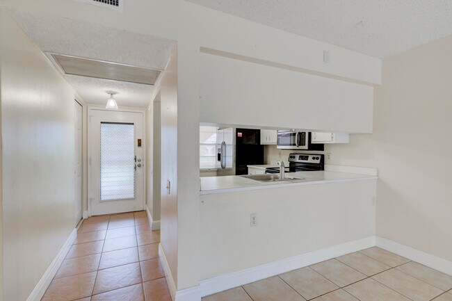 Building Photo - 1102 Bahama Bend