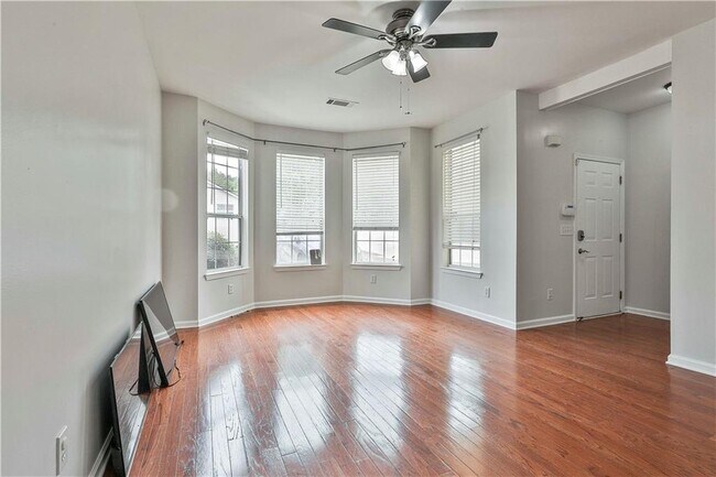 Foto del edificio - 150 Brentwood Dr