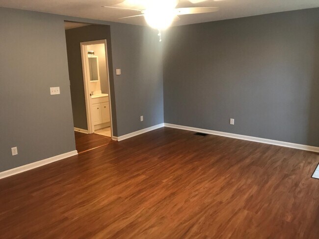 Front Room Image #1 - 1003 E Breckinridge St