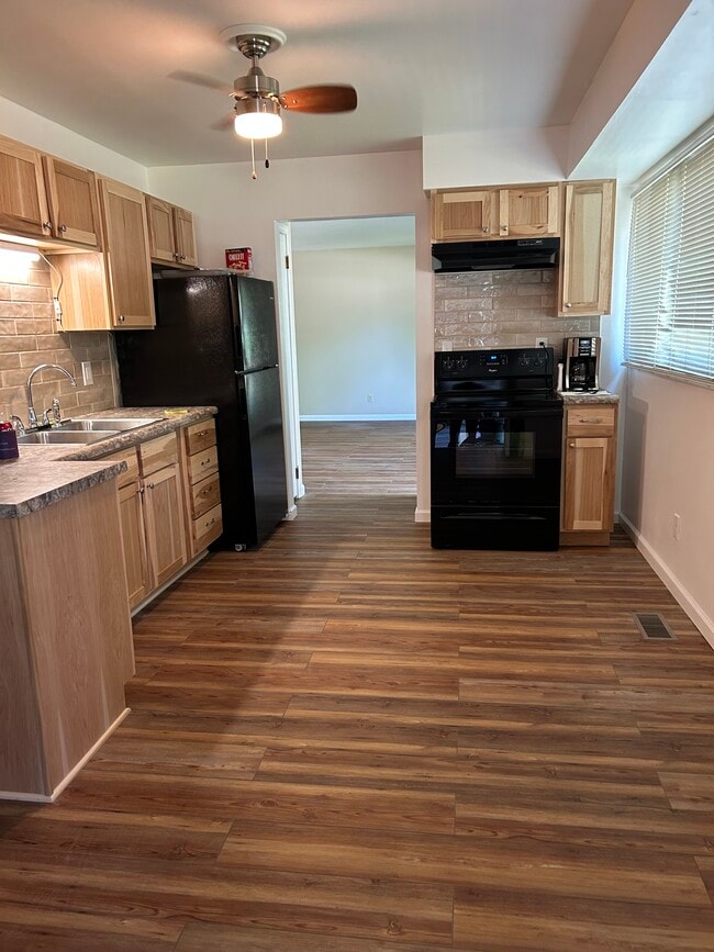 Building Photo - 305 Waverly Dr