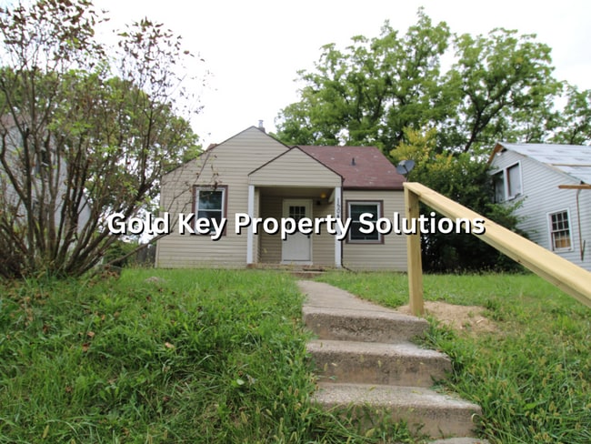 Building Photo - Updated 3 BR 1 BA House with Upgraded Appl...