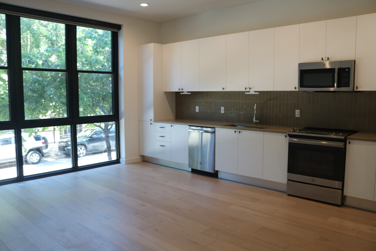 Foto principal - 800 Embassy Dr