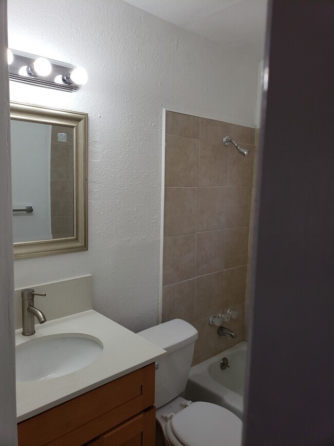 Foto del edificio - College Park Apartment