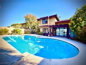 Building Photo - 920 Pinehurst Dr
