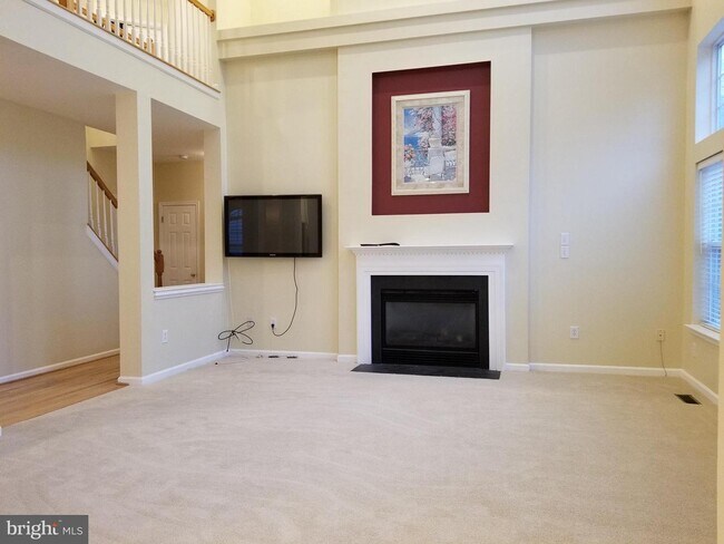 Building Photo - 18018 Red Rocks Dr