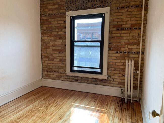 Foto del edificio - Downtown  2 bedroom Condo across from  St. Thomas close to MCTC, UMN, MCAD . New hardwood floors