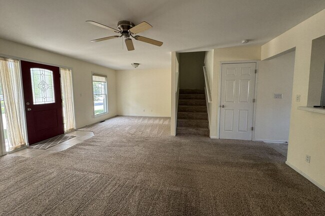 Foto del edificio - MOVE-IN SPECIAL! $500 OFF FIRST MONTH'S RENT! Large Townhome in North Ames