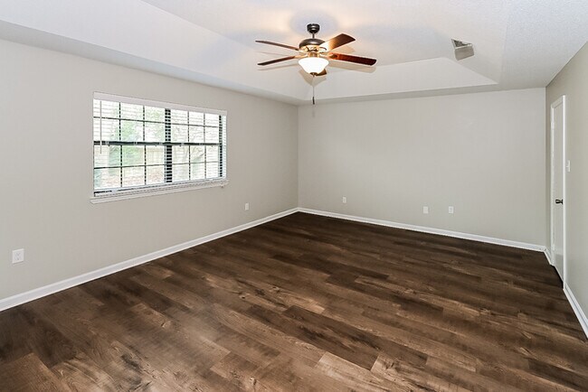 Building Photo - 3 Bedroom on Silverbrook Drive