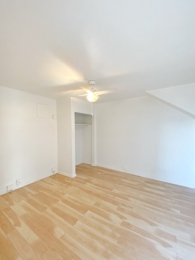 Building Photo - 444 Roberts St