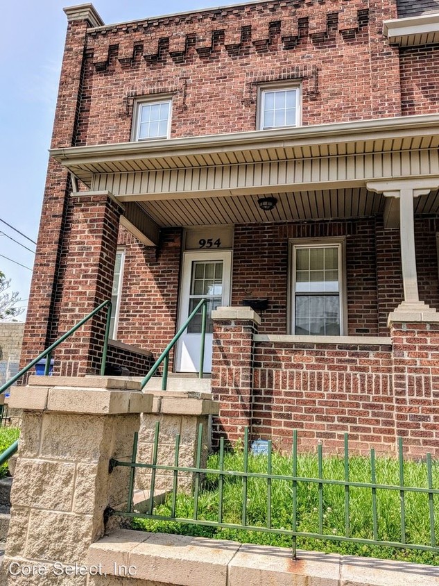 Primary Photo - 954-966 E Whittier St