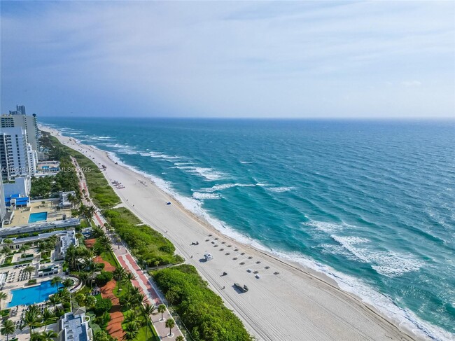 Foto del edificio - 4747 Collins Ave
