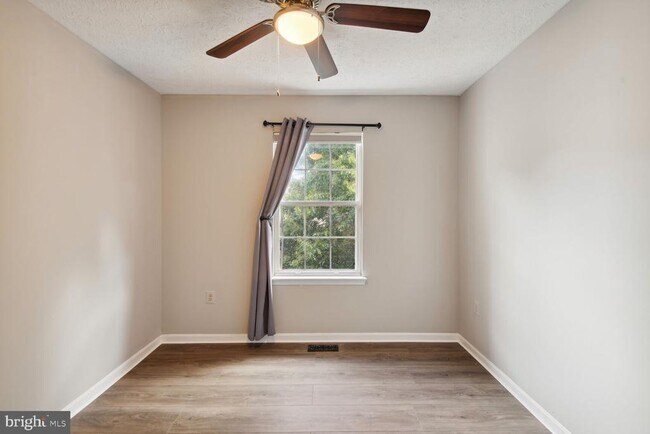 Building Photo - 1605 Woodview Ct