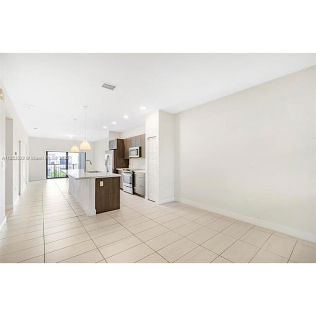 Building Photo - 7865 NW 104th Ave