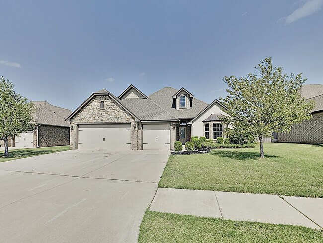 Building Photo - Beautiful 4 Bedroom 2.5 Bathroom Home with...