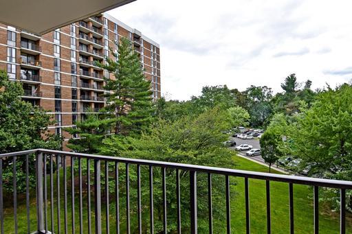 Building Photo - 2300 Pimmit Dr