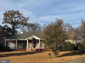 Building Photo - 8466 Hollybrook Dr