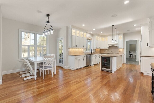 Foto del edificio - 11 Bobolink Rd