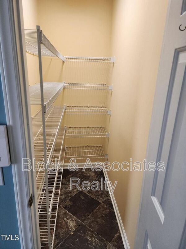 Foto del edificio - 3809 Mardela Spring Dr