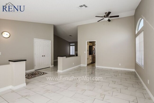 Building Photo - AVAILABLE NOW!! Upgraded 4 Bedroom!