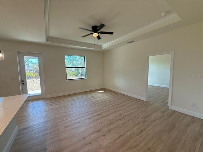 Foto del edificio - 26275 Explorer Rd