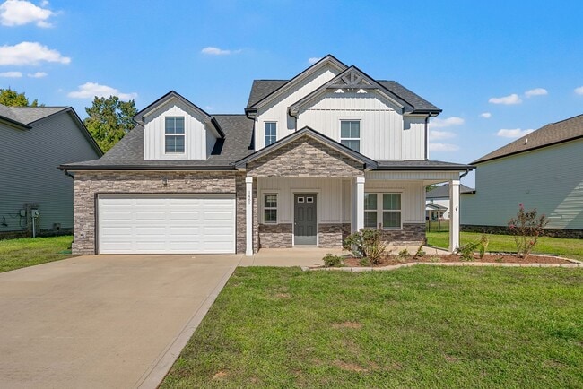 Foto del edificio - Luxury Meets Comfort: 5-Bed Beauty with Ch...