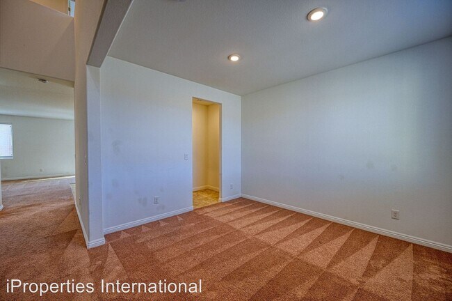 Building Photo - 5 br, 3 bath House - 3877 E Summit Ave