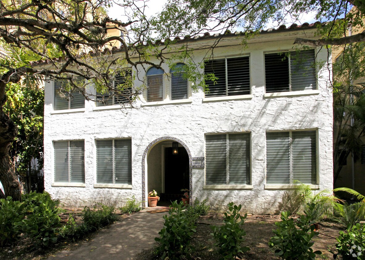 Building Photo - 131 Zamora Ave