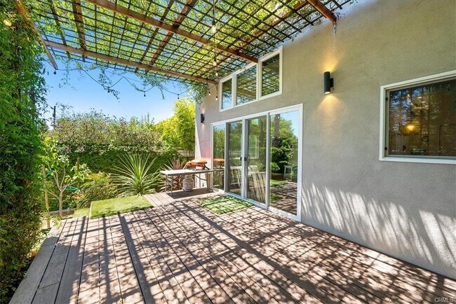 Foto del edificio - 22207 Denker Ave