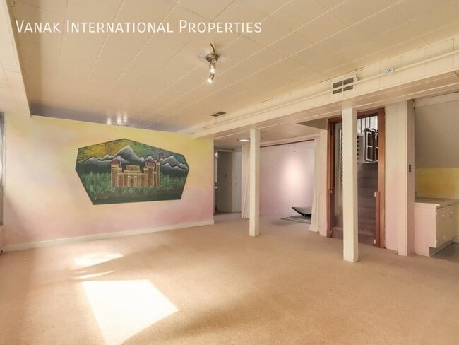 Photo du bâtiment - Prime Lynn Valley Corner Property, Ideal for Daycare/Group Childcare