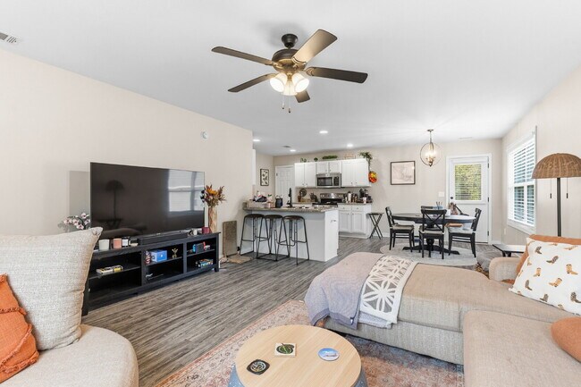 Foto del edificio - 105 Tahoma Dr