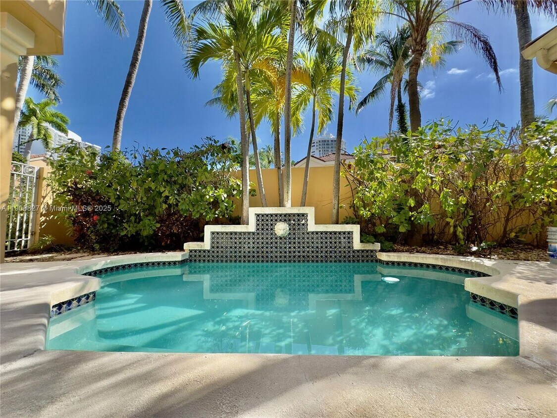 Foto principal - 3728 NE 208th Terrace