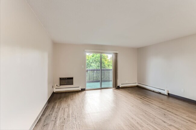 Foto del edificio - 6930 E Girard Ave