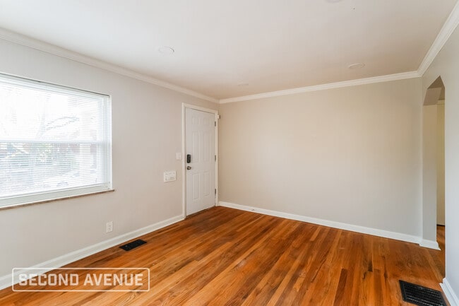 Building Photo - 1136 S Lynnebrook Dr