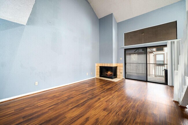 Foto del edificio - 8359 Sands Point Dr
