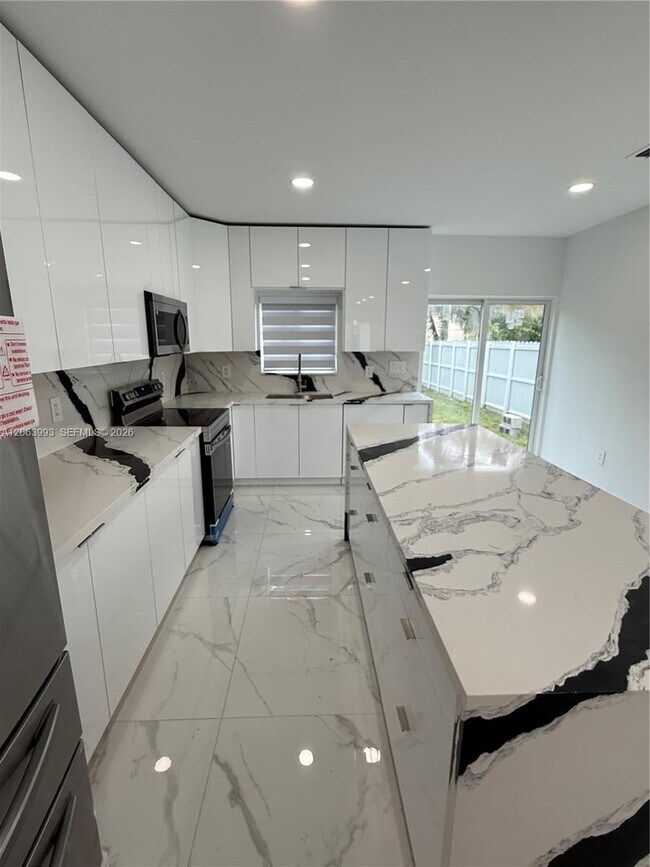 Foto del edificio - 2100 NW 102nd St