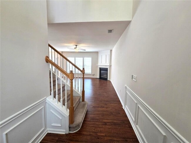 Building Photo - 2028 Fosco Dr NW