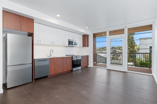 Building Photo - Luxury studio with floor-to-ceiling window...