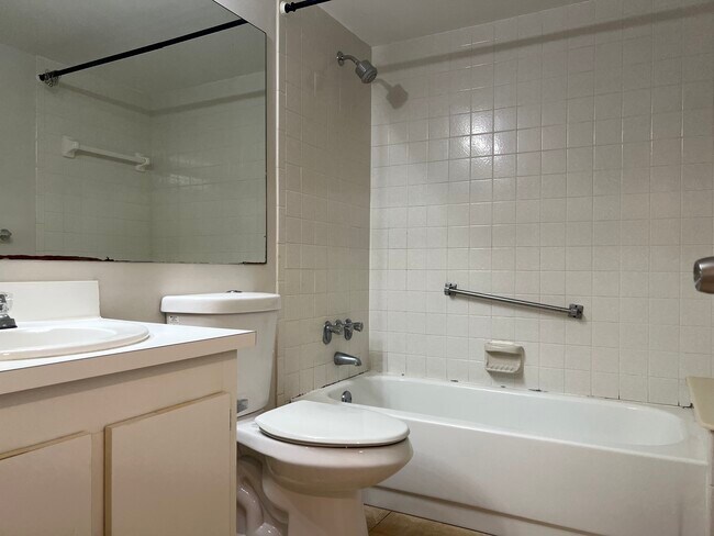 Building Photo - 202 Foxtail Dr