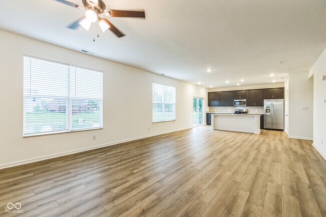 Foto del edificio - 3449 Briarwick Dr