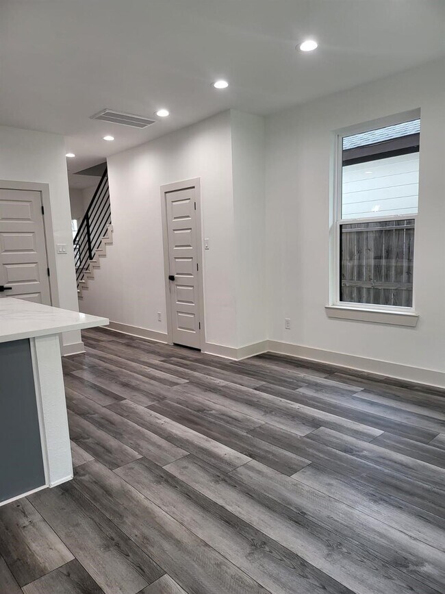 Foto del edificio - 4618 Davenport St