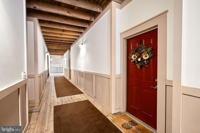 Building Photo - 2465 Army Navy Dr