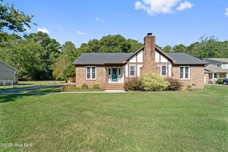 Building Photo - 104 Columbia Dr