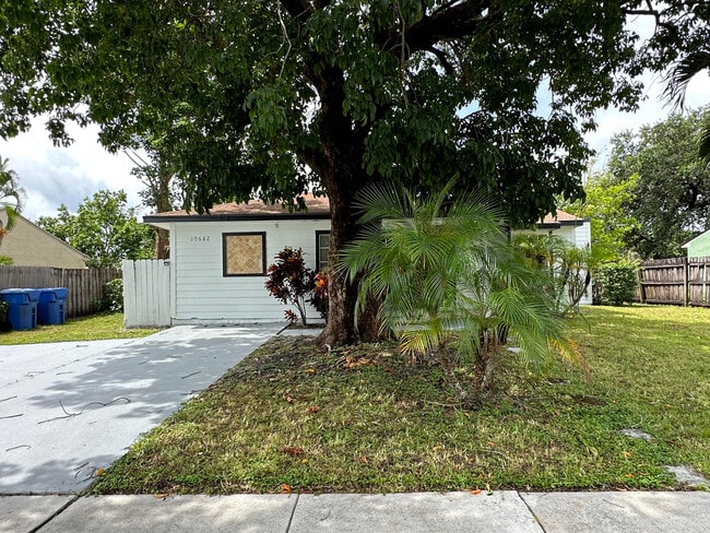 Building Photo - 10682 Fascination Ln