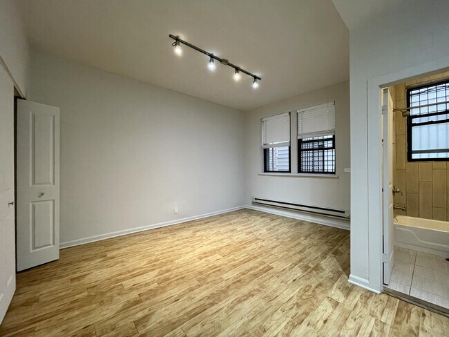 Building Photo - 2832 W Palmer St