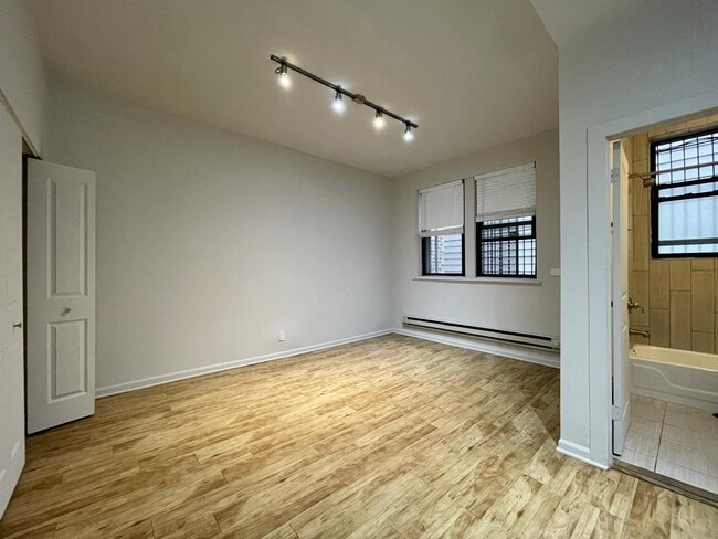 Building Photo - 2832 W Palmer St